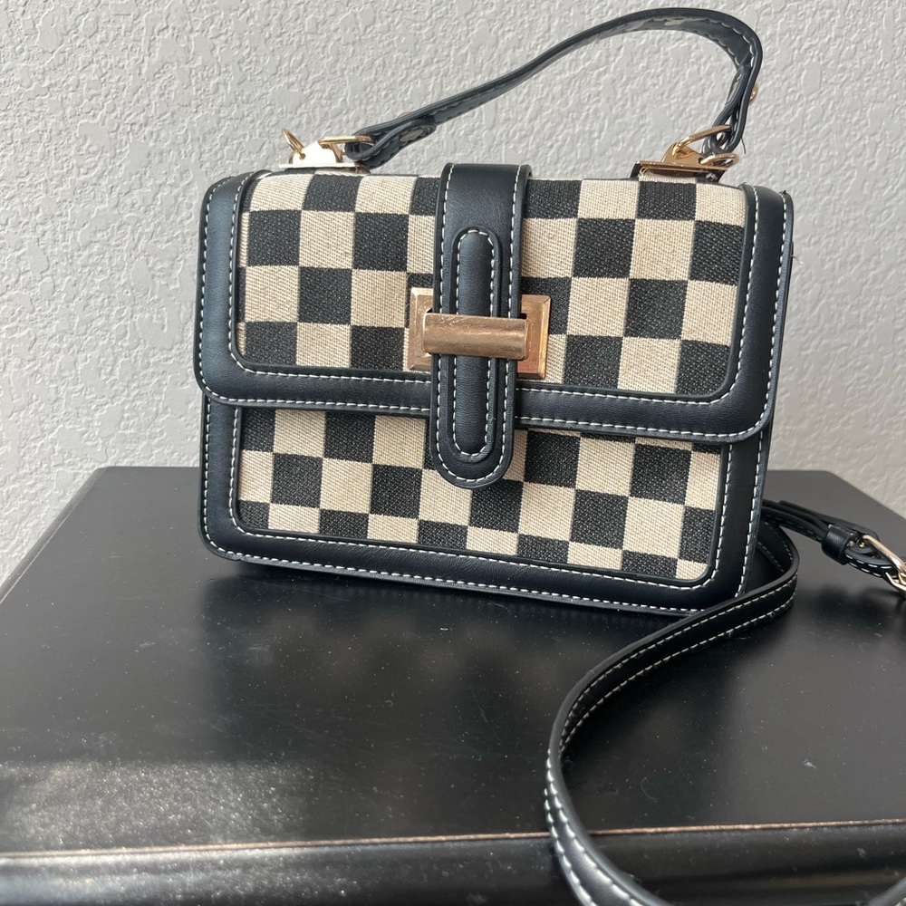 *Stylish Black and Cream Checkered Handbag